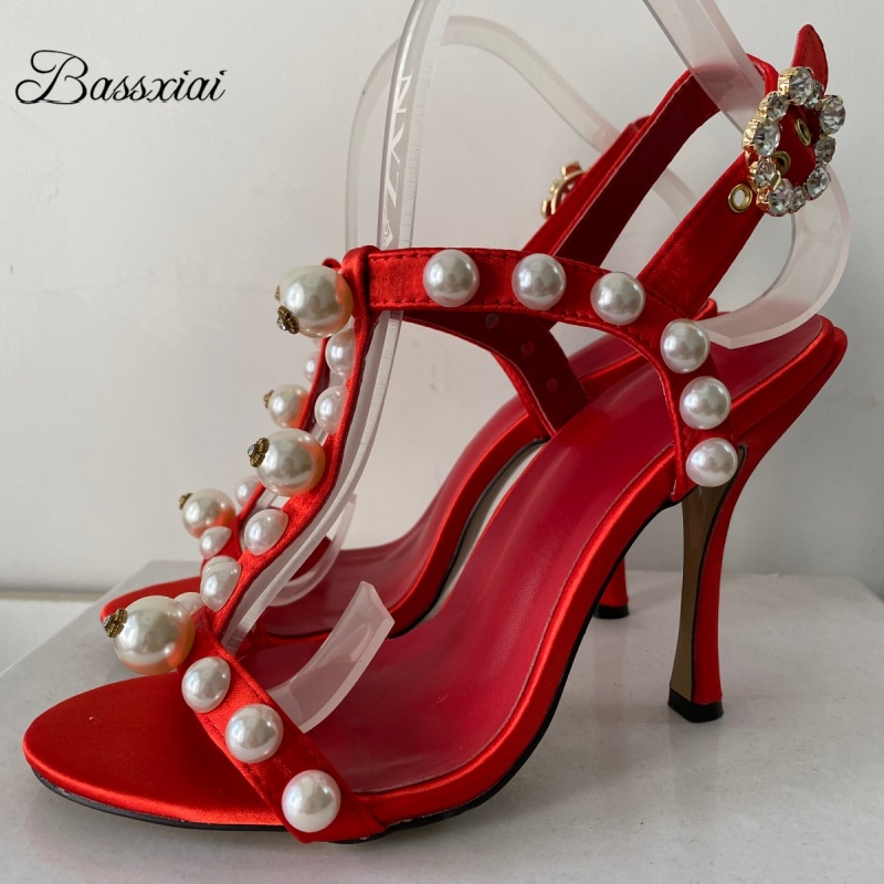 Sandal Strappy Heeled - รองเท้าส้นเข็มแบบมีสายรัดข้อเท้าประดับมุก สำหรับผู้หญิง รองเท้าปาร์ตี้ผ้าซาตินหรูหรา ส้นสูง 10 ซม.